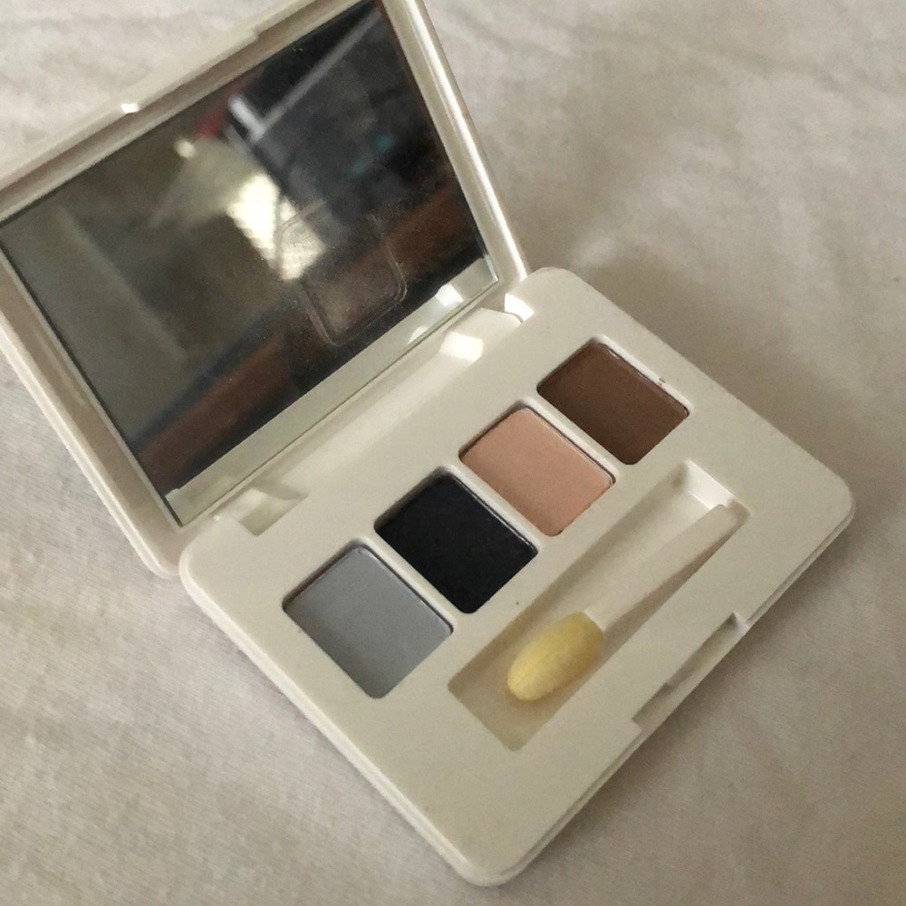 Lilly Pulitzer x Estée Lauder eyeshadow palette